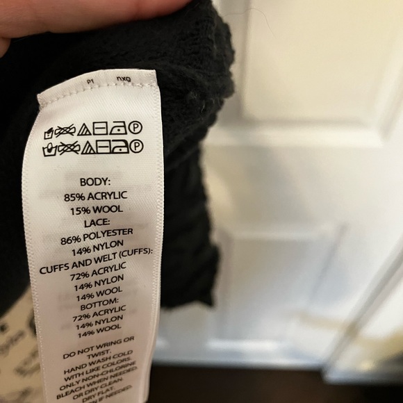 Mock neck lace sleeve sweater (M) - Picture 3 of 5